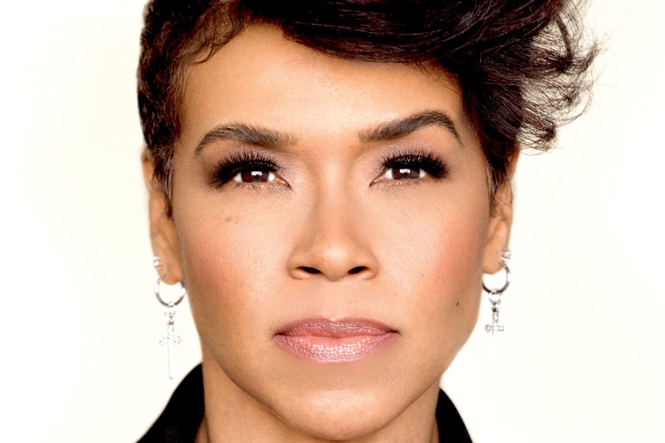 20-captivating-facts-about-gillian-iliana-waters