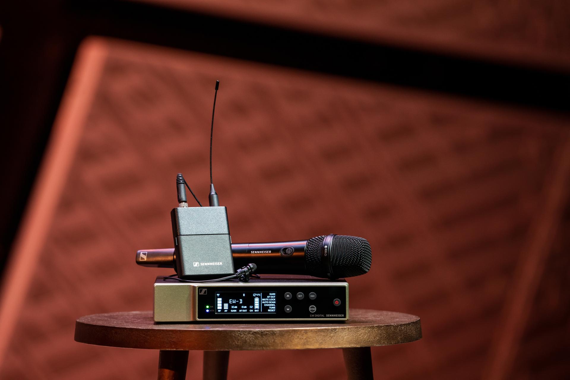31-facts-about-wireless-microphone-system